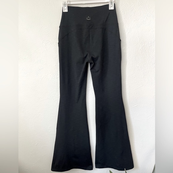 ‼️SOLD‼️ BEYOND YOGA FLARE PRACTICE PANT - Picture 4 of 7